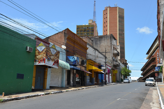 Leergefegte Straße im Zentrum Asuncións.